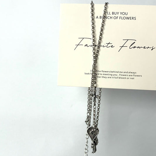 Gothic rock-and-roll aesthetic chain