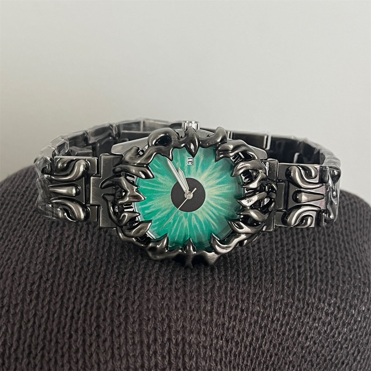 CLAW | Mid-Century Retro Concept Watch