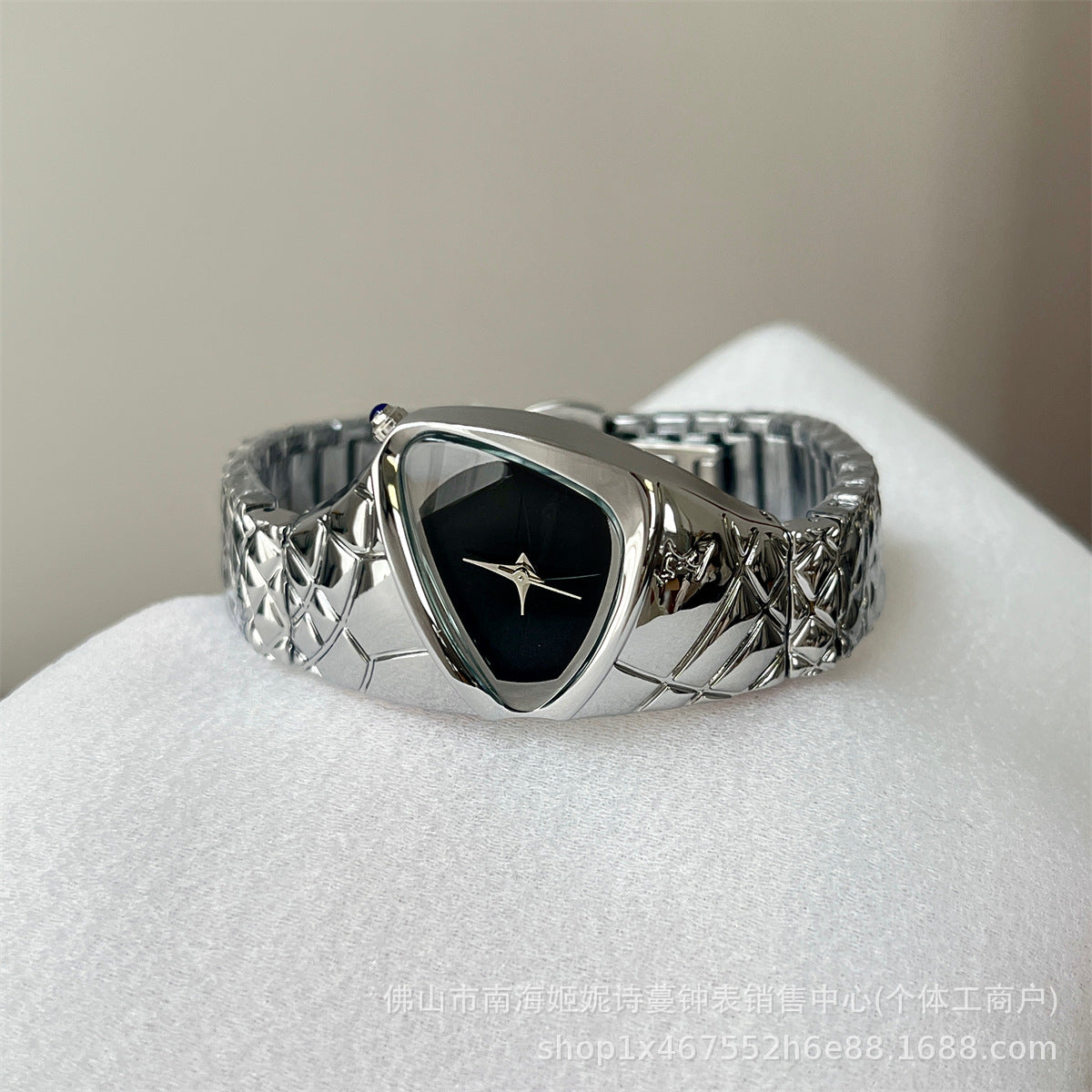 DRAGON EYE | Alien Retro Concept Watch