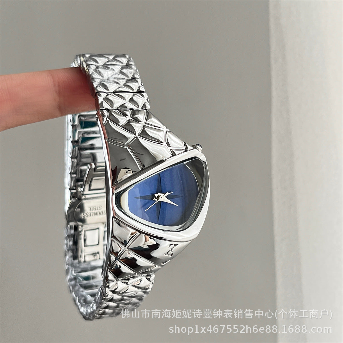 DRAGON EYE | Alien Retro Concept Watch