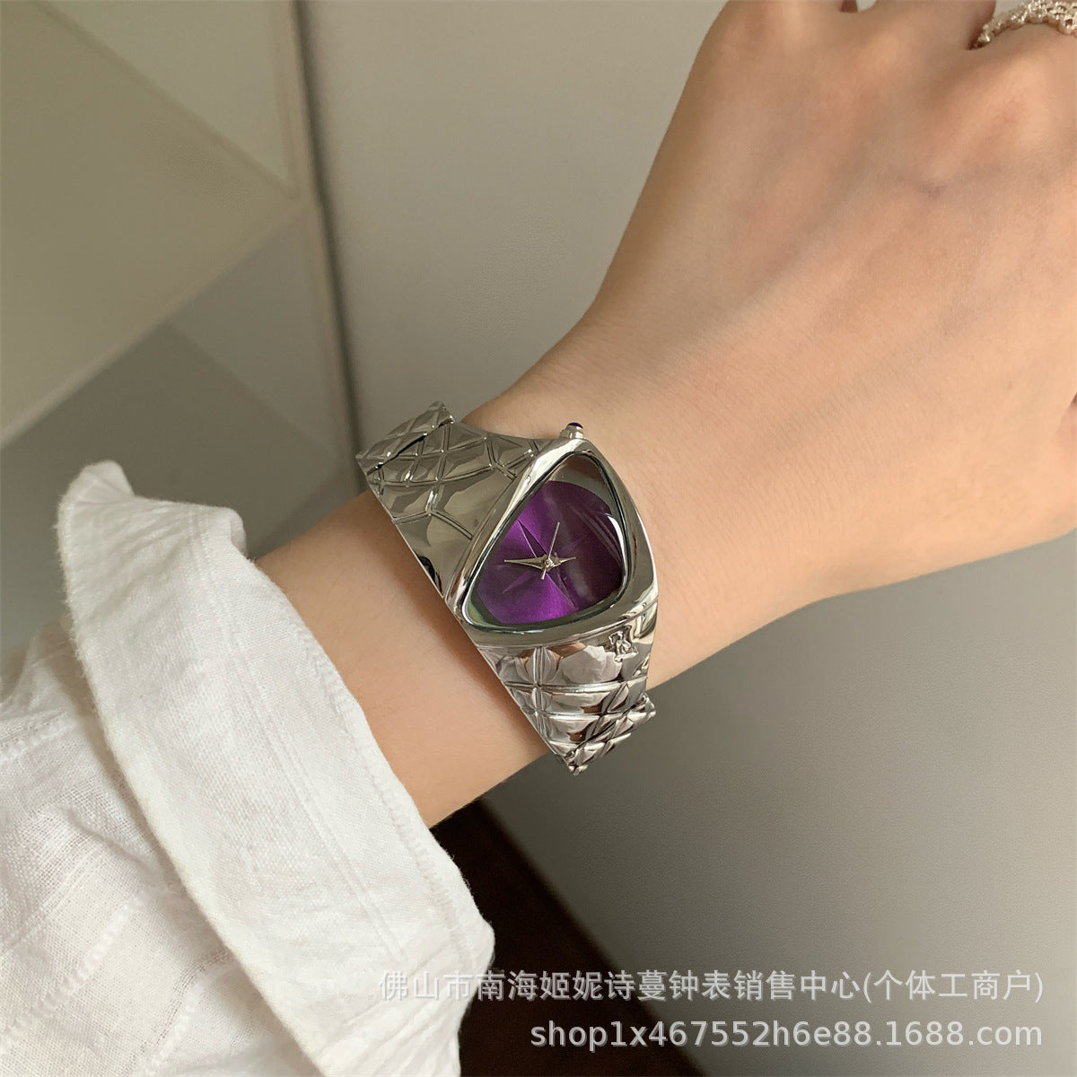 DRAGON EYE | Alien Retro Concept Watch