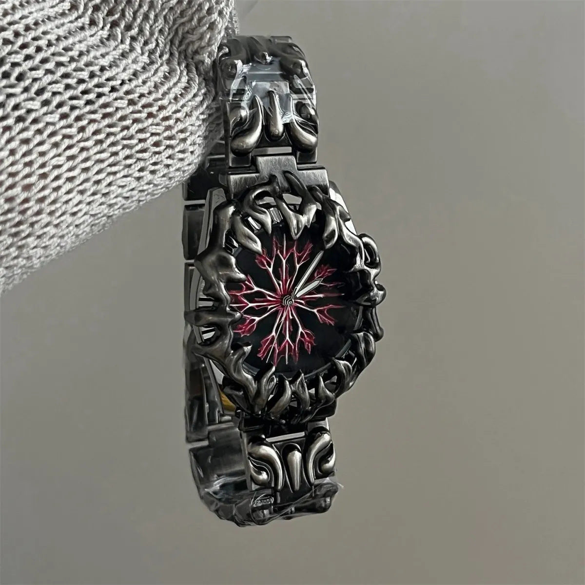 ALIEN CLAW | Luminous Futuristic Quartz Watch