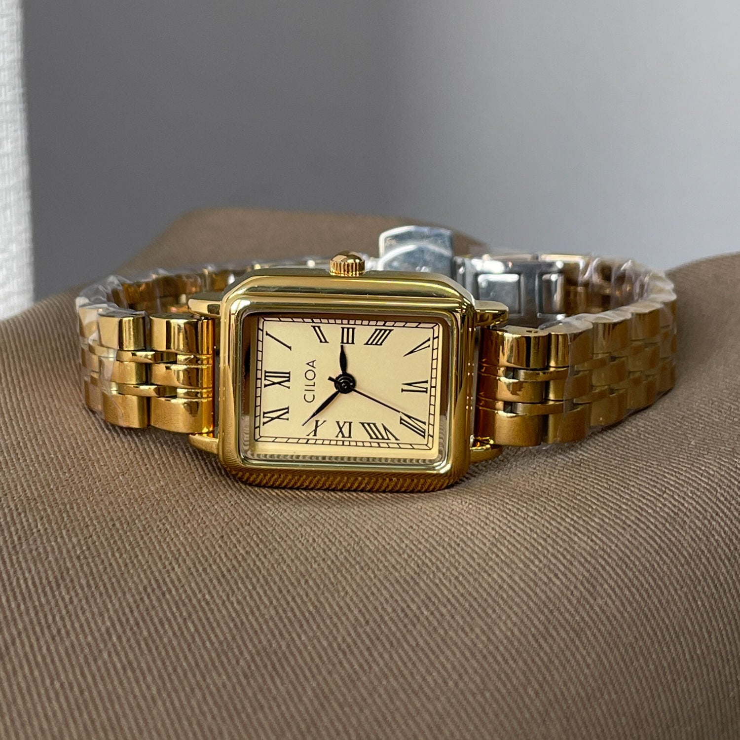 GOLD BRICK | Vintage Small Classic Watch UAE