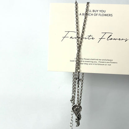 Gothic rock-and-roll aesthetic chain