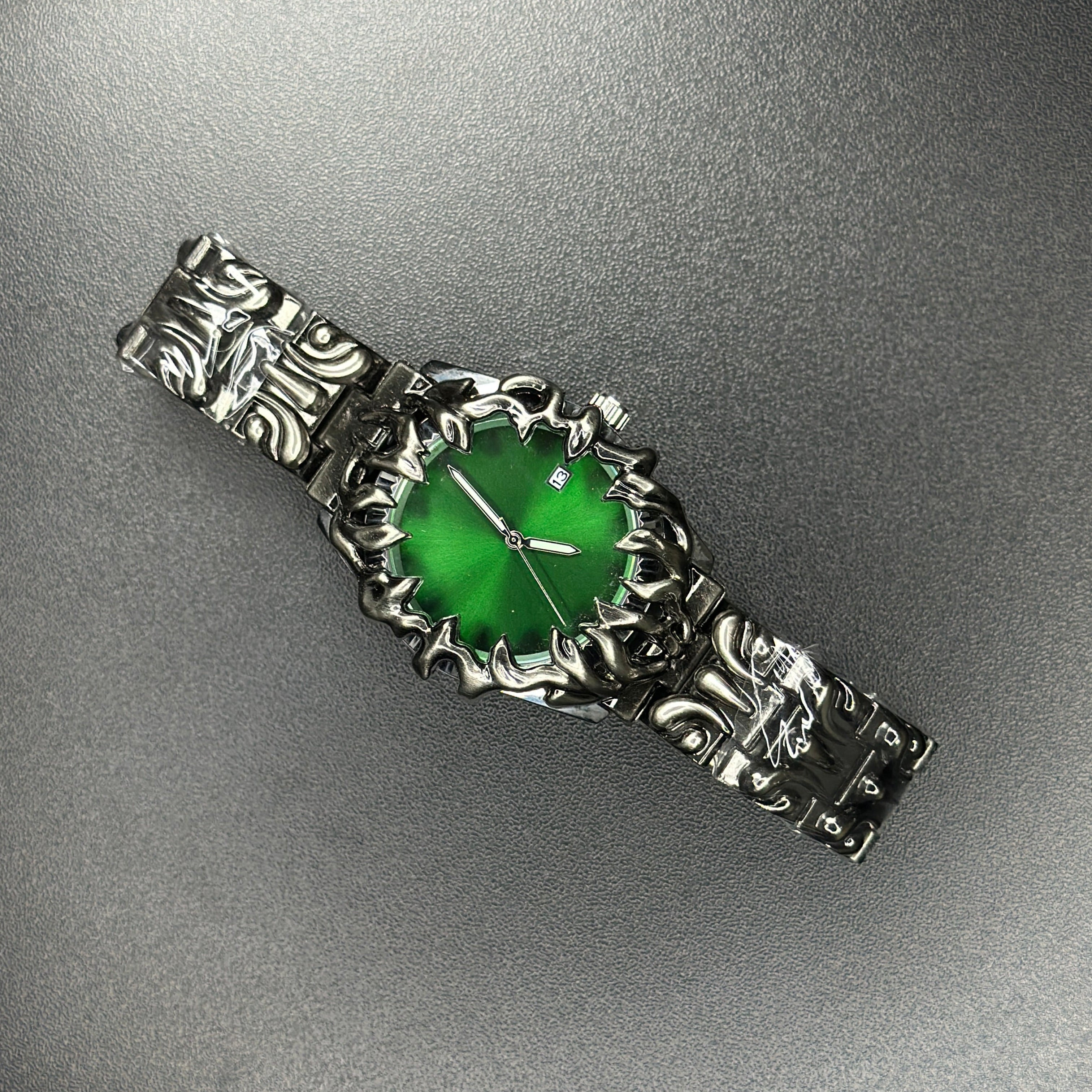 ALIEN CLAW | Luminous Futuristic Quartz Watch