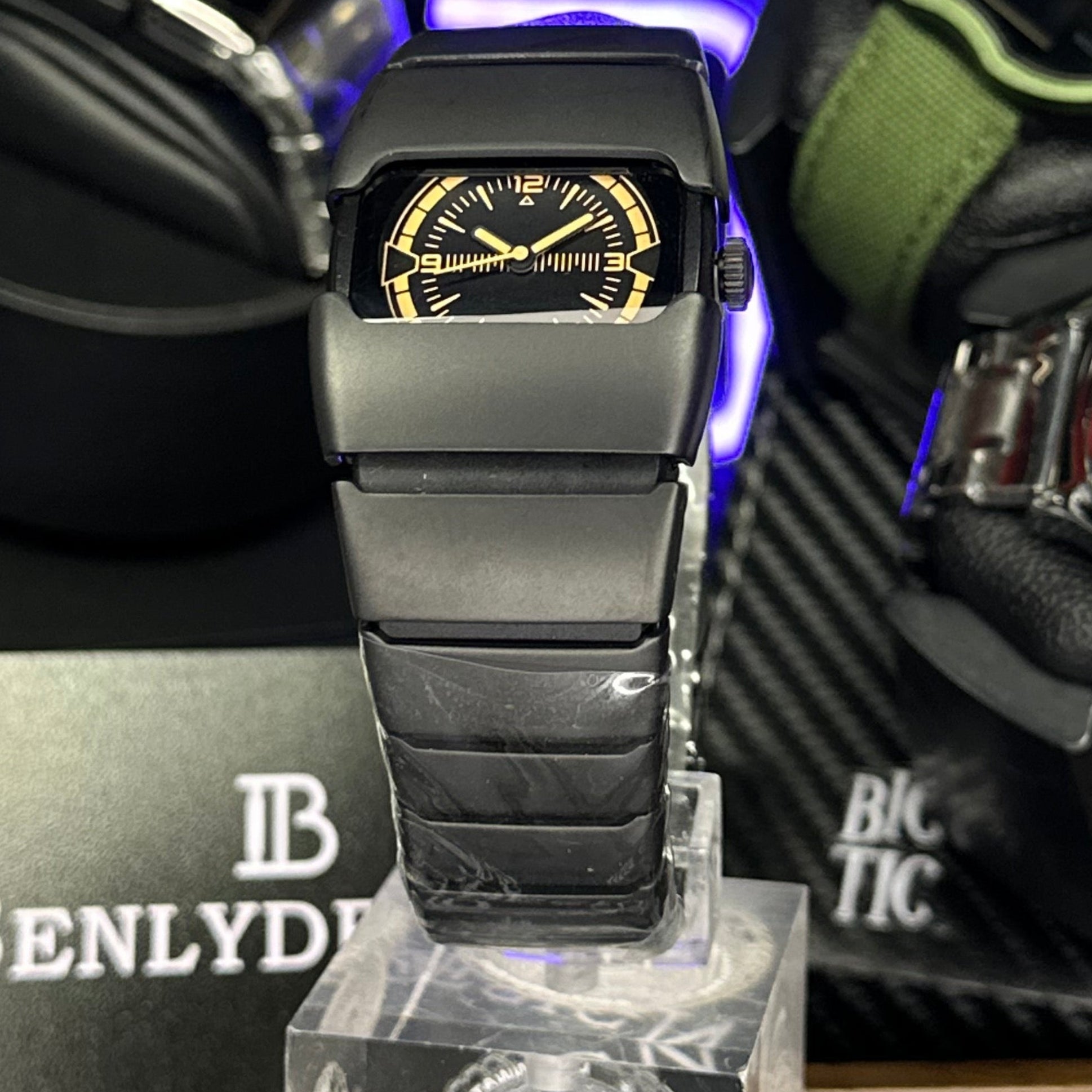 LUMIN L700 | Black Gold Analog Quartz Watch