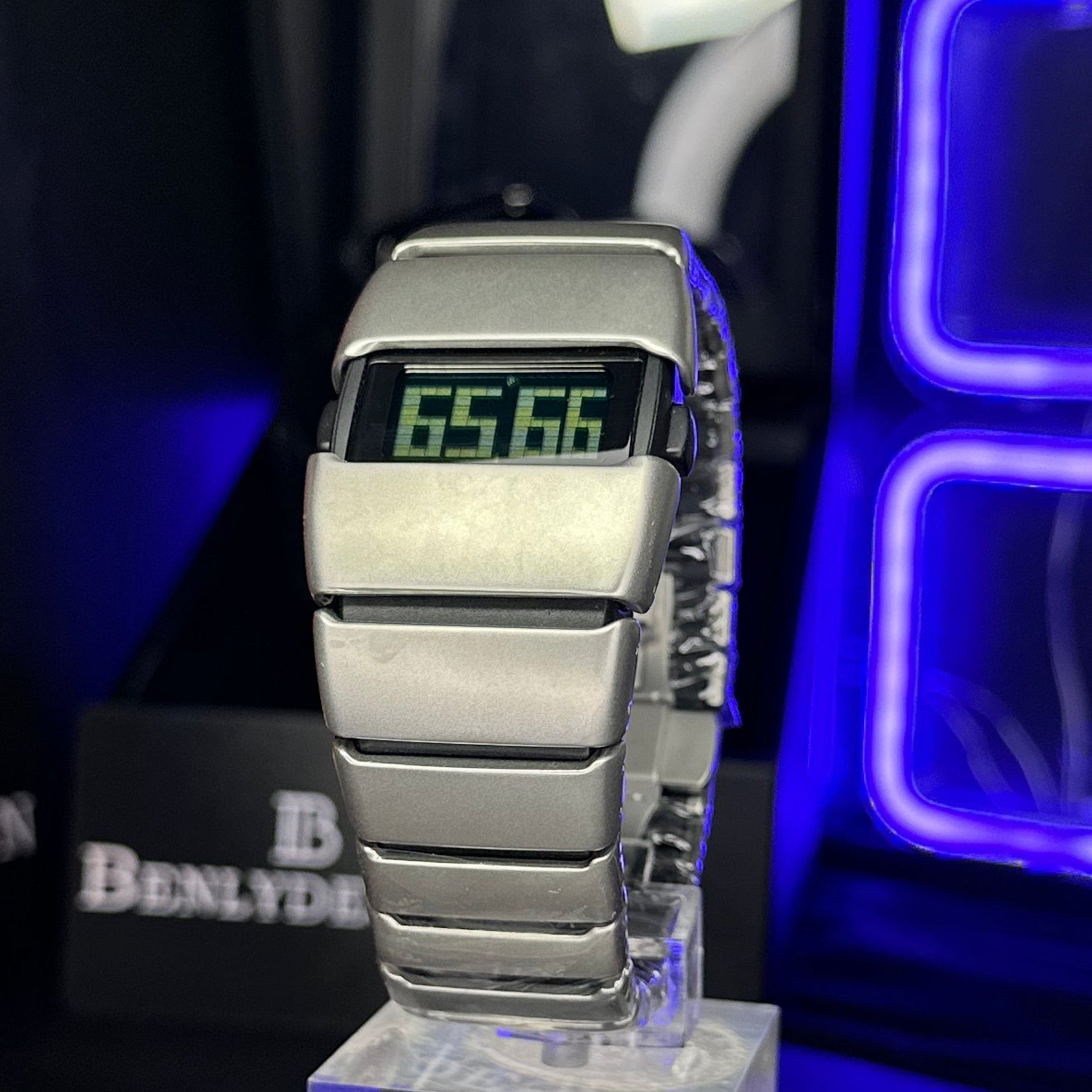 D-LINE X6000 MATTE SILVER | Refined Digital Watch