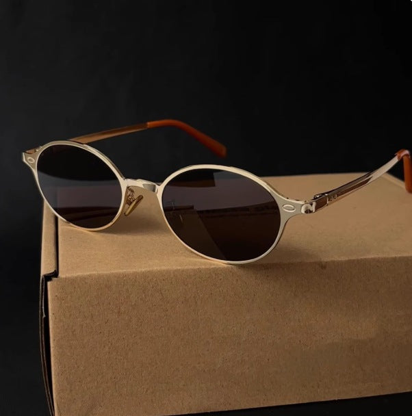 Retro Gold-Rimmed Black Tea Lenses Oval-Shaped